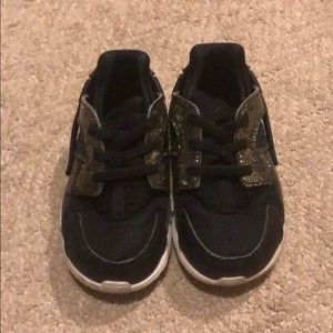 Nike Hurraches Size 7c